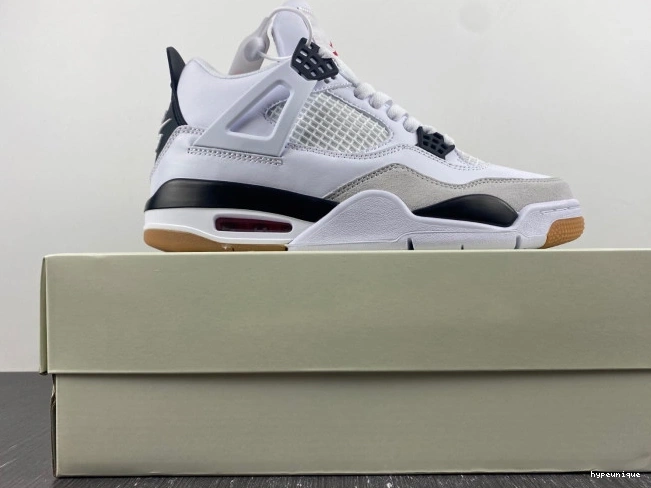 HYPE Jordan 4 DR5415-100 SB Retro 0820